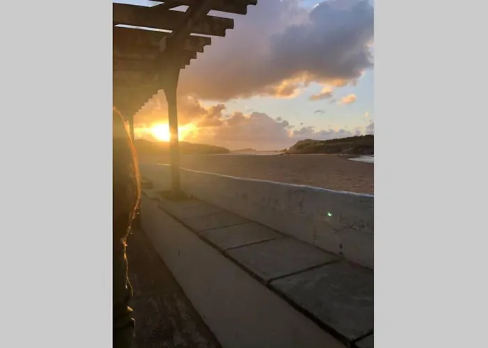 Six By The Sea - 2 Bed House - A Little Something For Everyone