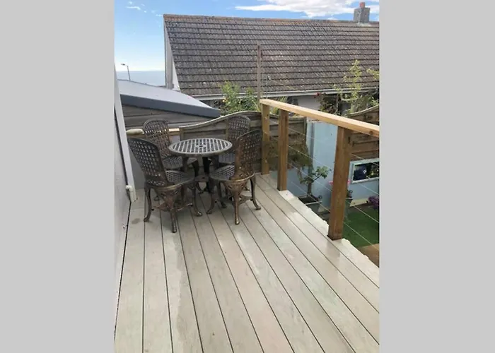 Six By The Sea - 2 Bed House - A Little Something For Everyone