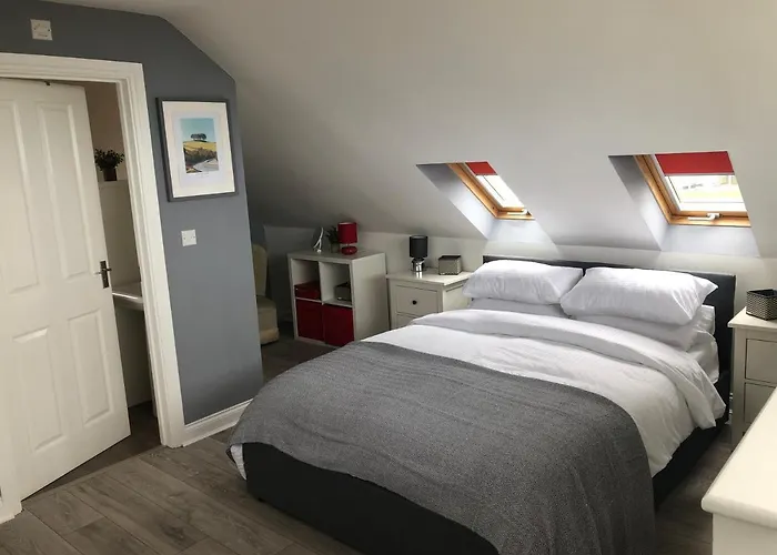 Six By The Sea - 2 Bed House - A Little Something For Everyone