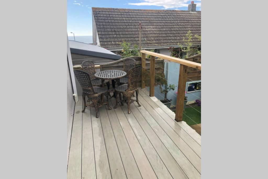 Six By The Sea - 2 Bed House - A Little Something For Everyone *